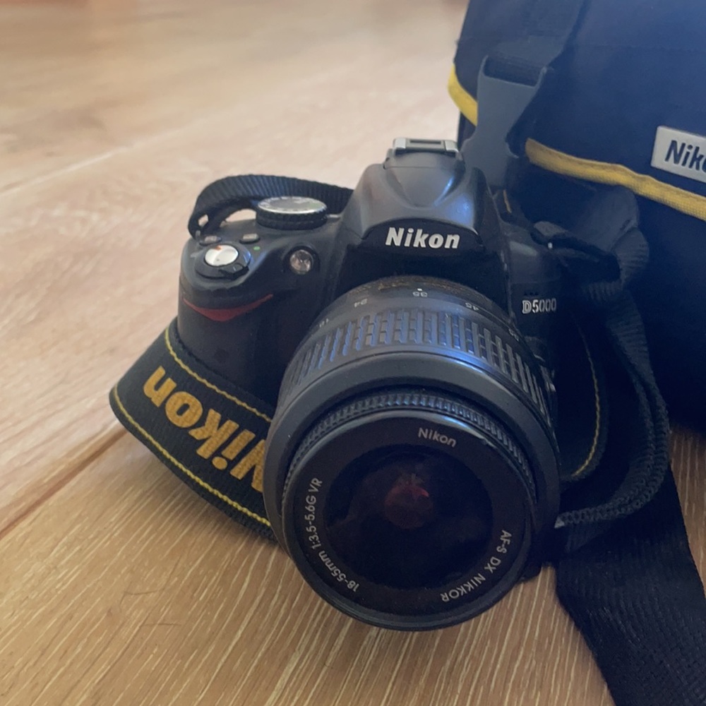 Nikon D5000 Camera